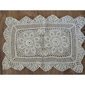 Vintage Handmade Crochet Floral Lace Doily 20x13 Ecru Table Centerpiece Decor